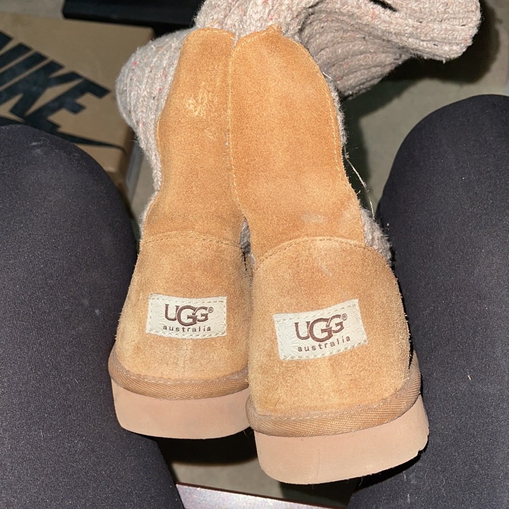 Versatile Chestnut Ugg - image 3